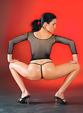 Nelli Hunter takes her slutty black lingerie off and shows her trimmed fanny.