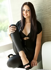 Natasha Belle takes her tight yoga pants off and shows us her amazing booty.