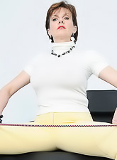 Lady Sonia takes her sexy balck skirt off and fingers her hungry wet meat hole.