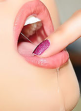 Sunny Leone teases us nude in front of the camera and shows us her sexy lips.