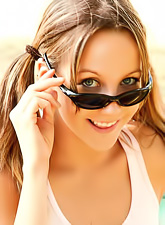 Hot blonde bunny Andi Pink takes off her top and shows us her perfect cupcakes.