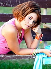 Cute teen model Diddylicious takes off her mini skirt and shows us her tight booty.