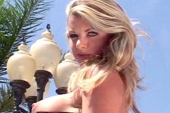 Vicky Vette spreads her sexy legs before the camera and gets her muff drilled